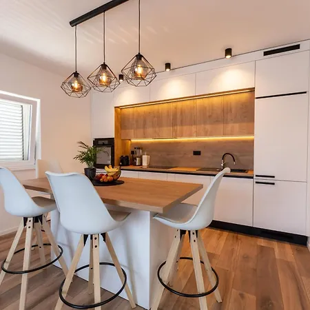 Bernie With A Pool Apartment Zadar