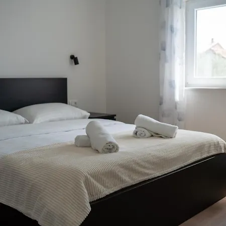 Apartment Bernie With A Pool *