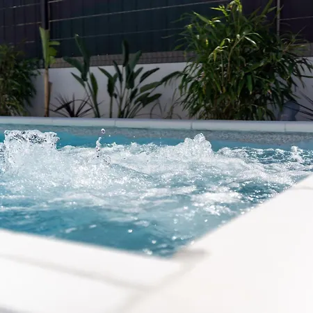 Apartment Bernie With A Pool