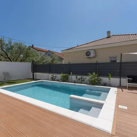 Bernie With A Pool * Zadar