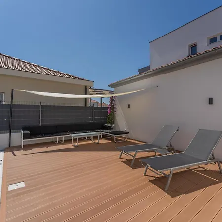 Apartment Bernie With A Pool Zadar