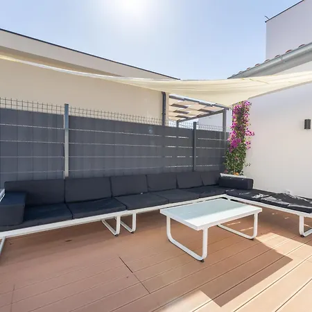 Apartment Bernie With A Pool Zadar