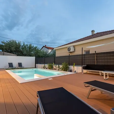 Appartement Bernie With A Pool