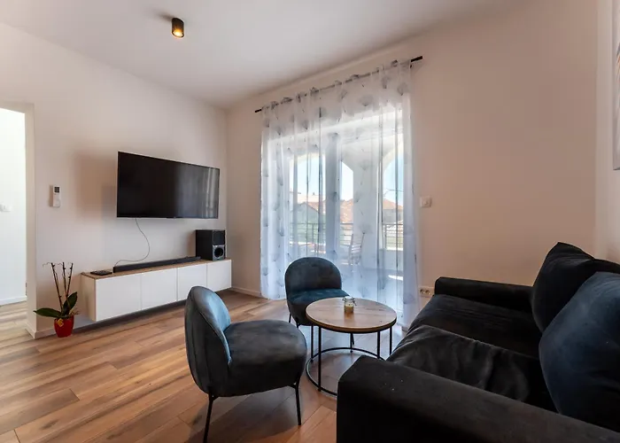 Bernie With A Pool Apartment *