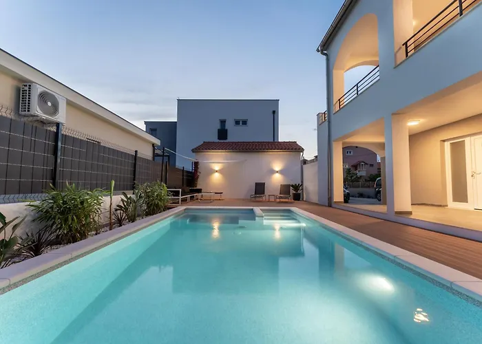 Appartement Bernie With A Pool *