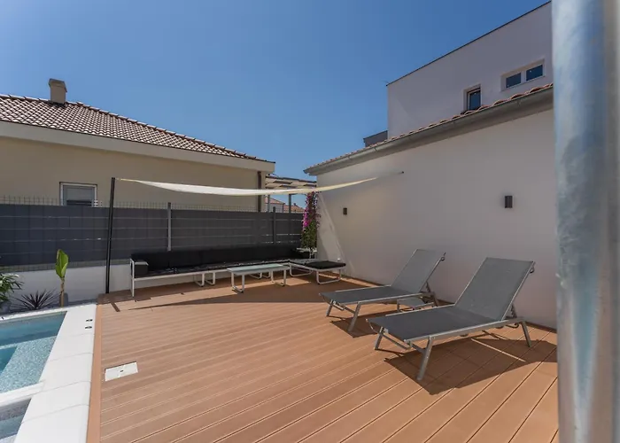Appartement Bernie With A Pool Zadar