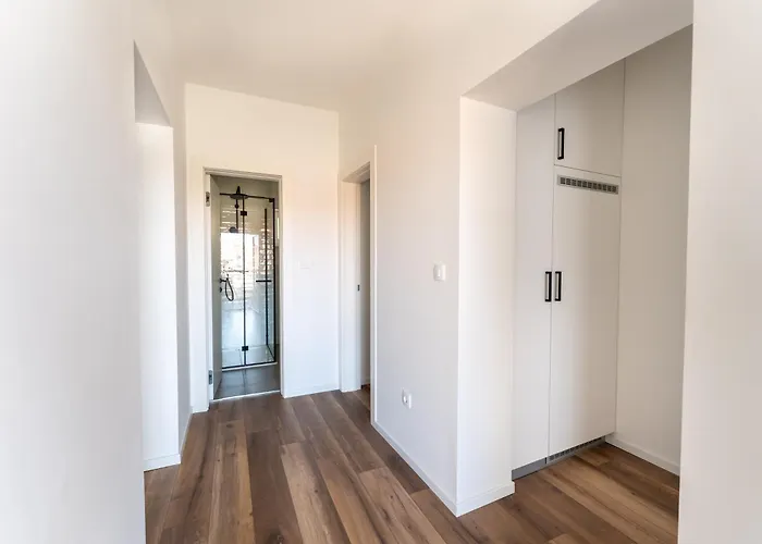 아파트 Bernie With A Pool *