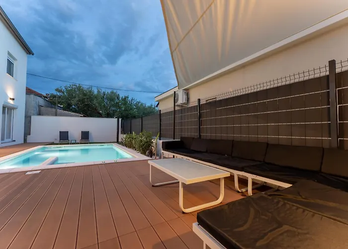 Appartement Bernie With A Pool Zadar