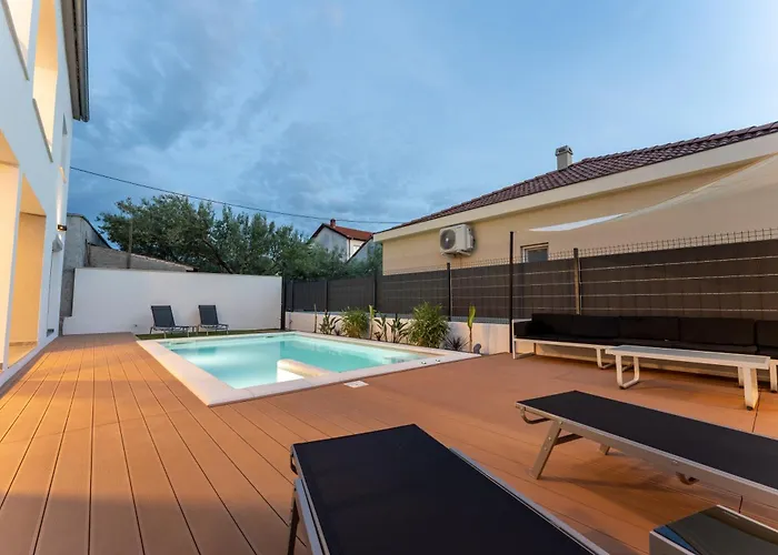 דירה Bernie With A Pool